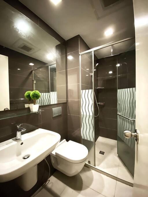 Acqua Private Residence Livingstone Tower Condo Unit With Free Wifi Μανίλα Εξωτερικό φωτογραφία
